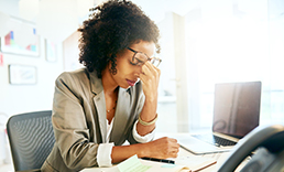 Stressed woman in front of a computer